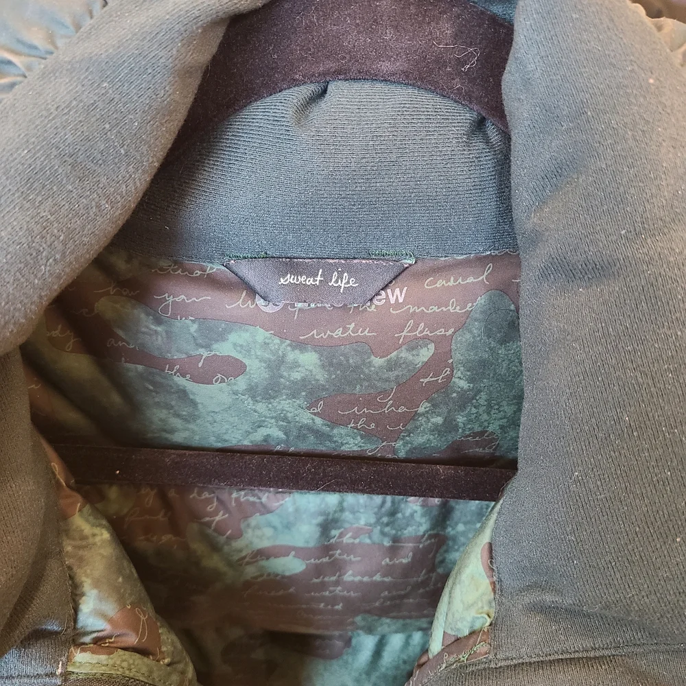 lululemon Quilted Puffy Vest - Picture 6 of 10